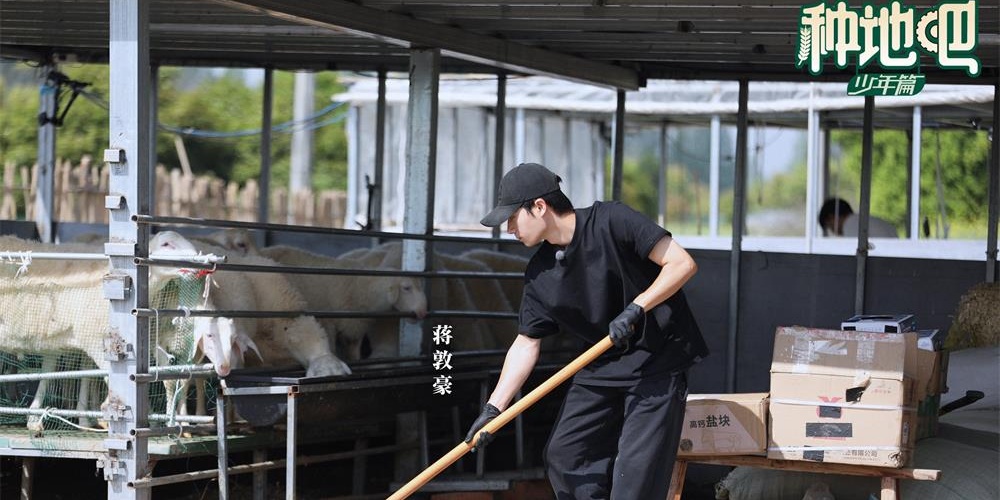 《种地吧》下期精彩：李昊鹭卓赵小童推销玫瑰 李维嘉吴昕体验修花