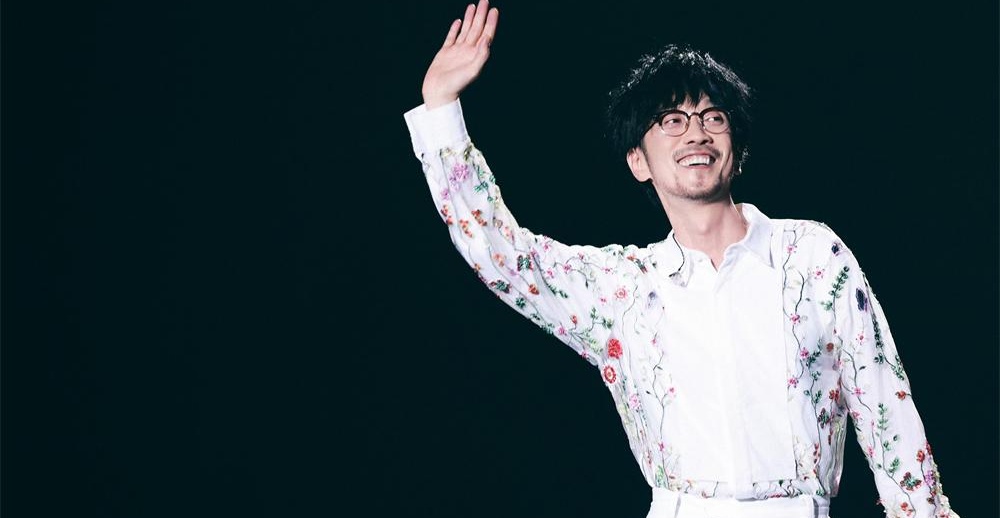 周传雄「念念不忘·再遇见」巡演青岛站浪漫落幕 蓝色海滨共度浪漫黄昏 《啤酒泡泡》惊喜限定返场