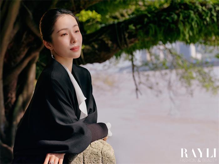江一燕瑞丽大片发布 以时尚表现力诠释文旅融合的“至味清欢”