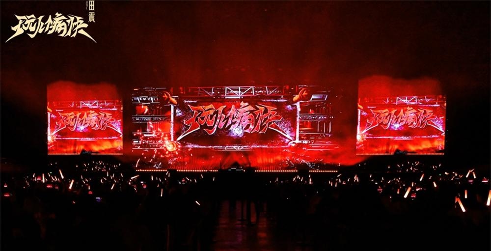 铿锵玫瑰绽放北京！田震睽违24年故乡开唱，万千歌迷泪洒现场